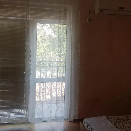 Konukevi Теодор